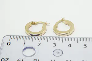 60- Elegant paar 18krt geel-gouden oorclips - glad gepolijste creolen kopen? Bied vanaf 40!