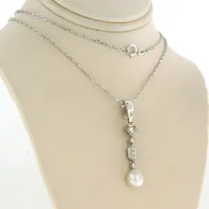 14k witgouden collier met hanger bezet met parel en diamant kopen? Bied vanaf 250!