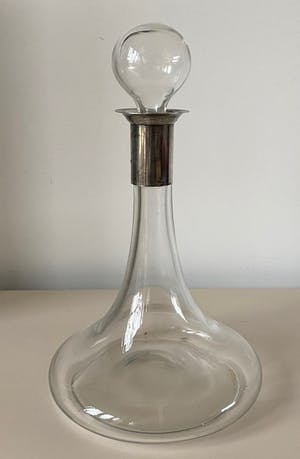 Niet of onleesbaar gesigneerd - Saint Hilaire Paris - kristallen karaf met verzilverd montuur kopen? Bied vanaf 1!