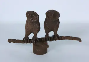Paul Beckers - Twee sculpturen van hout, ijzer en terracotta, Vogels (ibis en uiltjes) + boek! kopen? Bied vanaf 100!