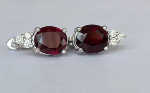 18 Kt witgouden oorbellen met rode robijnen ca 4,00 crt  en diamanten kopen? Bied vanaf 1400!