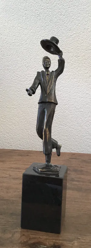 Brons (Onbekend) - Rob Verhoeven, Beeld Man zwaaiend met hoed, Gesigneerd kopen? Bied vanaf 45!