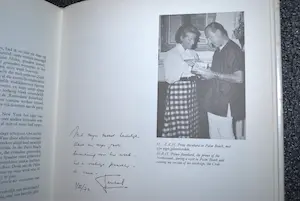 Cecile Dreesmann - vertelt over haar levenswerk, gesigneerd met opdracht 4 dec 1977,incl expoboekje kopen? Bied vanaf 20!