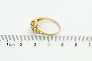 51 - Mooi bewerkte 18 Krt gouden dames ring met Roos - kleine maat/model kopen? Bied vanaf 190!