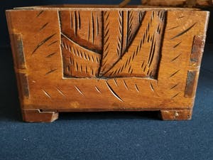 Curiosa - Antiek handgesneden houten kistje kopen? Bied vanaf 1!