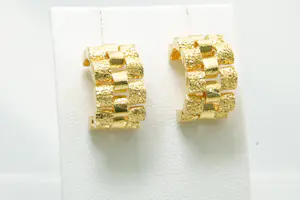 67 - Een paar 18 karaats geelgouden oorstekers kopen? Bied vanaf 490!