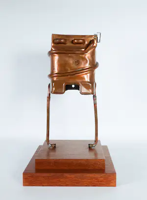 Harry Piller - Sculptuur van koper en hout, Zonder titel kopen? Bied vanaf 100!