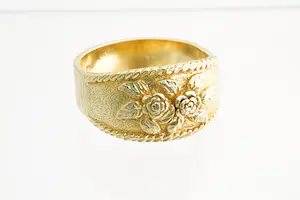 183- Grote & mooi bewerkte 18 krt geel gouden "Rozen met blad" unisex ring kopen? Bied vanaf 740!