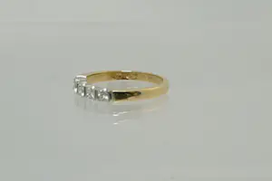 101 - ZGAN 18Kt geel goud & diamanten ring met 5 briljanten ca. 0.35ct diamant kopen? Bied vanaf 320!
