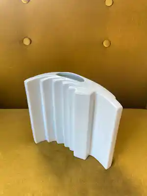 Gerold Porzellan - Op Art Gerold Porzellan witte plissé vaas, jaren 60ig verkocht voor € 45!