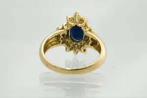 82 - Grote 18 Krt gouden ring met  0.35ct diamant en grote blauwe edelsteen kopen? Bied vanaf 480!