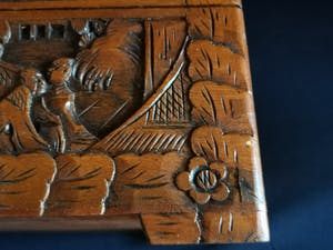 Curiosa - Antiek handgesneden houten kistje kopen? Bied vanaf 1!