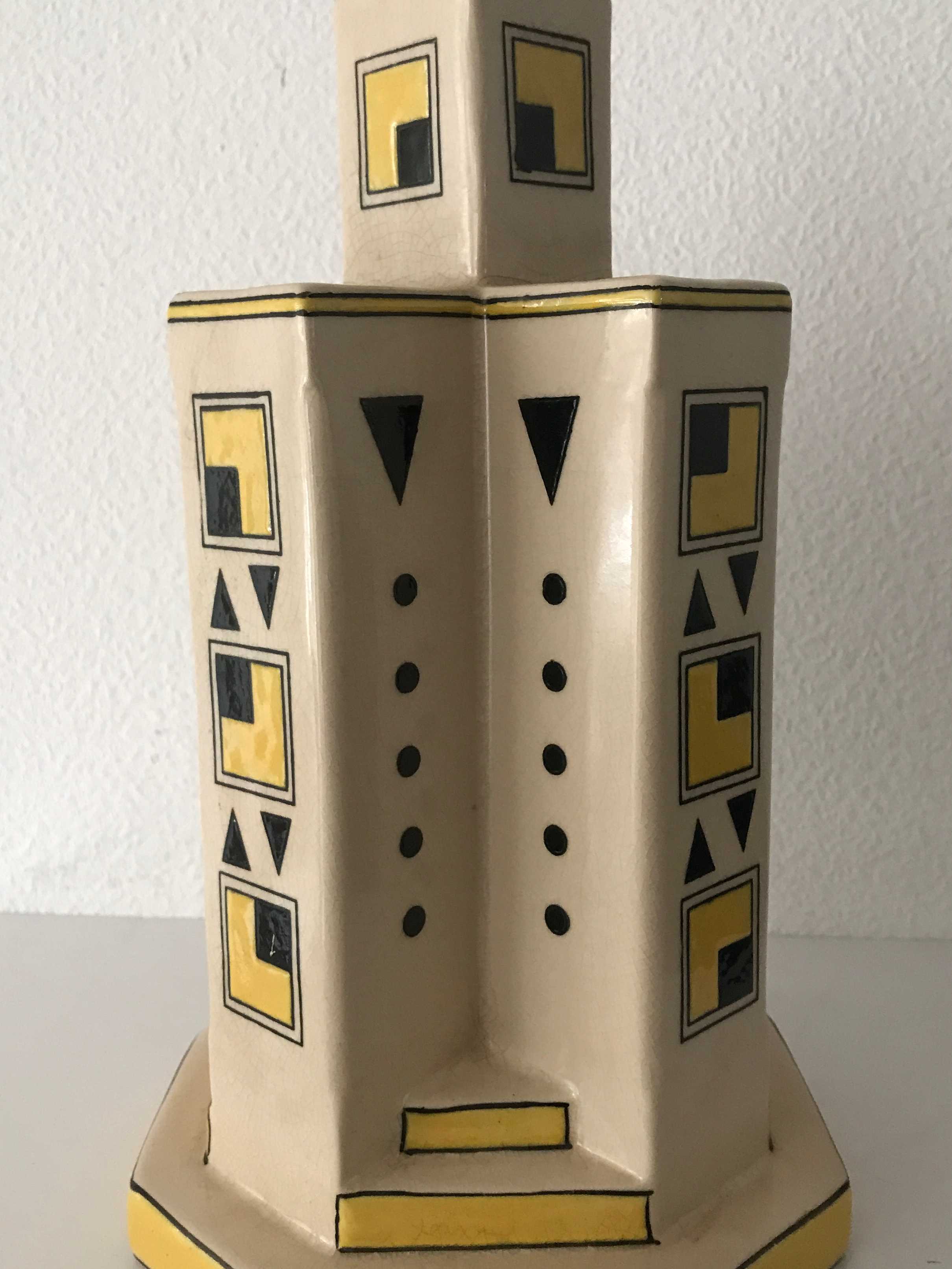 Charles Catteau - Skyscraper verkocht voor € 107!