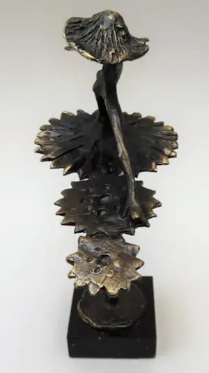 Corry Ammerlaan - Corry Ammerlaan bronzen sculptuur danseres met waaiers kopen? Bied vanaf 1!