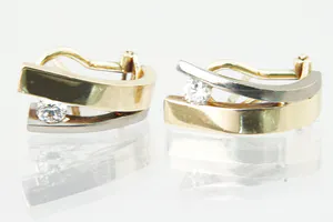 Prachtige set 18 krt bi-color gouden dames oorclips gezet met ca 0.30ct diamant. kopen? Bied vanaf 350!