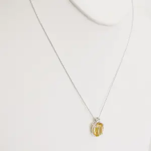 Hanger met ketting kopen? Bied vanaf 930!