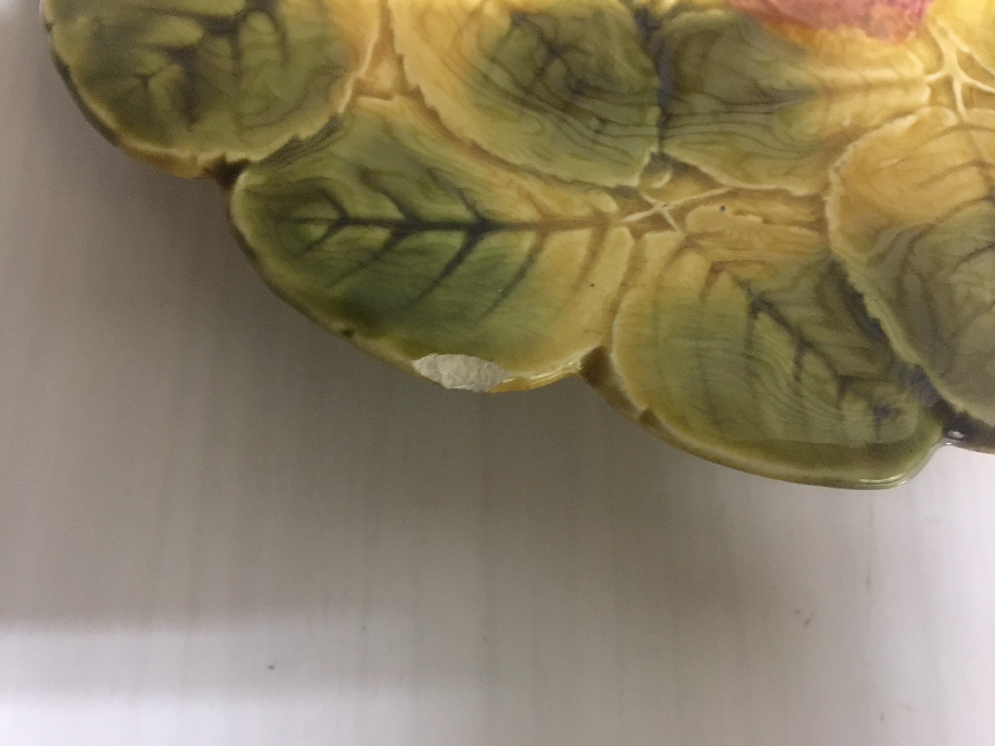 Niet of onleesbaar gesigneerd - Sarreguemimes & St. Clement - Twee Barbotine Majolica sierborden kopen? Bied vanaf 1!