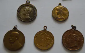 Niet of onleesbaar gesigneerd - G. Devreese ea. collectie van 21 diverse penningen. kopen? Bied vanaf 1!