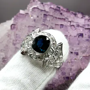 Ausgefallener Vintagering in 14 Karat mit feinen Saphir & lebhaften Brillanten kopen? Bied vanaf 1450!