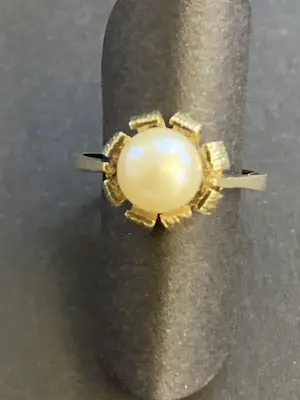 14 karaats geelgouden ring met een cultivé parel kopen? Bied vanaf 135!