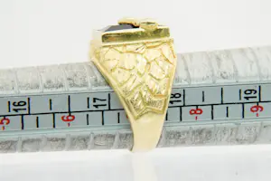 23- Mooi bewerkte 18 krt gouden "slangen" ring - met gefacetteerde blauwe steen kopen? Bied vanaf 370!