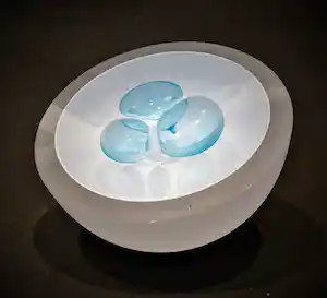 Novy Bor - Gert Bullée glaskunstbeurs jaarobject getiteld Solid verkocht voor € 100!