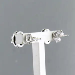 BWG witte oorknoppen bezet met single cut geslepen diamant totaal circa 0.15ct kopen? Bied vanaf 210!