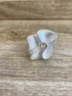 Mat zilveren ring(dames) in vorm van bloem. kopen? Bied vanaf 32!