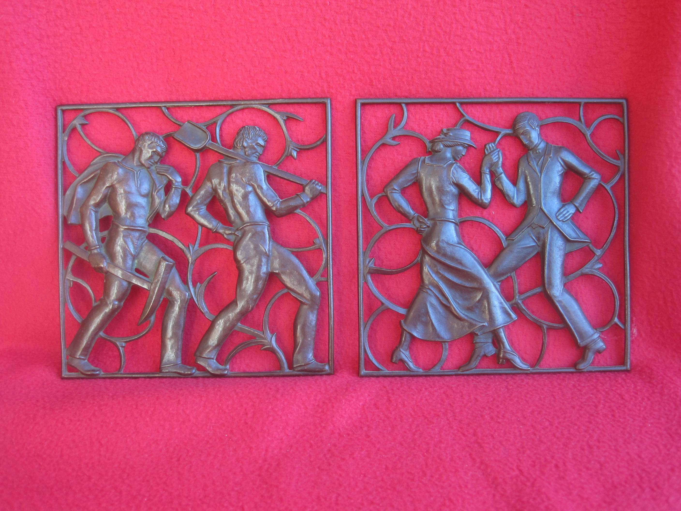 Heinrich Friedrich Moshage - Bronzen reliëfs arbeiders en dansend paar. kopen? Bied vanaf 120!