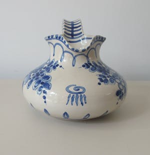 Niet of onleesbaar gesigneerd - Blauw witte art deco platelen Hengselkan kopen? Bied vanaf 1!