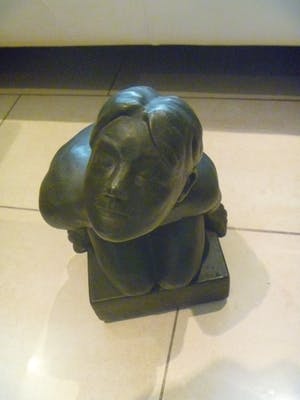 Curiosa - 3 sculpturen - twee torso's en een naakte man op zijn knieen kopen? Bied vanaf 50!