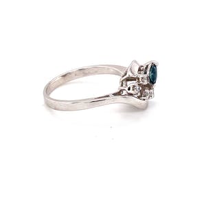 18K Goud - witgouden ring met diamant en saffier. maat 54,25(17,5) 3,76gr kopen? Bied vanaf 220!