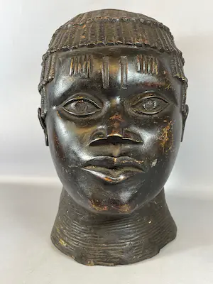 Benin - 230225 - BRONZE Large - 28 cm - African Ife kingdom head - Nigeria. kopen? Bied vanaf 265!