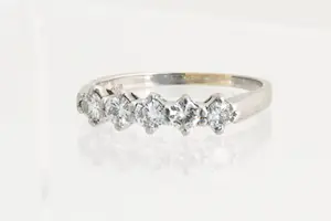 11- Elegante 14krt wit-gouden & 0.60ct (H/si1) diamanten dames rijring kopen? Bied vanaf 380!