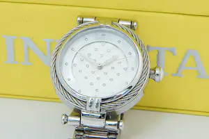 58- Zo goed als nieuw Invicta "bolt lady 28923" dames polshorloge met Box + cert kopen? Bied vanaf 70!