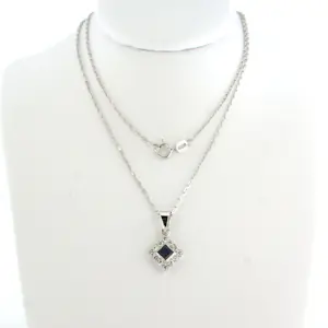 14k wit gouden collier met hanger bezet met saffier en diamant 0.24 ct kopen? Bied vanaf 380!