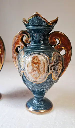 Keramiek overige - 2 vaasjes merk Romano. Dit is een antieke majolica kopen? Bied vanaf 20!