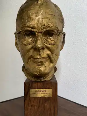 Willem Verbon - Brons Willem Verbon- portretbuste Prins Bernhard der Nederlanden kopen? Bied vanaf 1500!