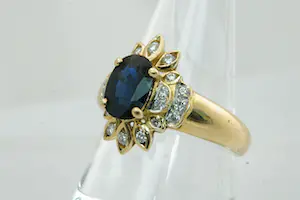 82 - Grote 18 Krt gouden ring met  0.35ct diamant en grote blauwe edelsteen kopen? Bied vanaf 480!