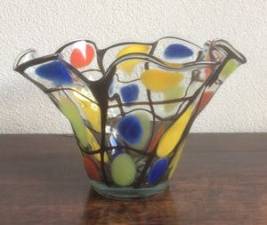 Niet of onleesbaar gesigneerd - GROTE KLEURIGE PLOOIVAAS kopen? Bied vanaf 1!