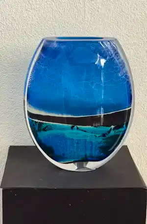 Yves Braun - Blauw fluorecent glas object kopen? Bied vanaf 450!