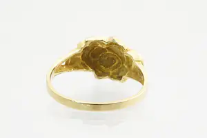 51 - Mooi bewerkte 18 Krt gouden dames ring met Roos - kleine maat/model kopen? Bied vanaf 190!