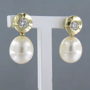 14k geel gouden oorhangers bezet met parel en briljant geslepen diamant 0.30ct kopen? Bied vanaf 710!