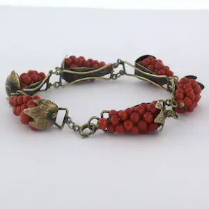 BWZ armband met synthetische koraal in een vorm van druiven tros - 19 cm kopen? Bied vanaf 1!