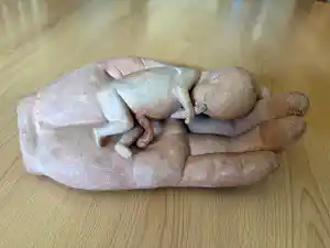 Marion Askjaer-Veld - Hand met foetus kopen? Bied vanaf 500!