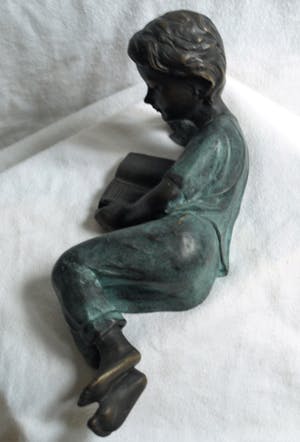 Niet of onleesbaar gesigneerd - Bronzen leesbeeld / leesbeeldje , “Meisje“ kopen? Bied vanaf 1!