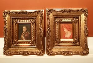 Niet of onleesbaar gesigneerd - Franse officier & Vrouw in het rood - 2 miniatuur portretten - 19e eeuw kopen? Bied vanaf 10!