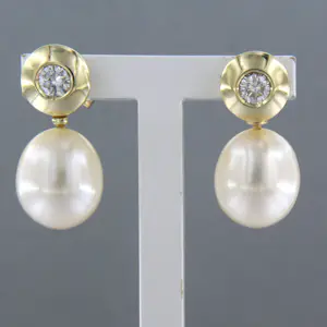 14k geel gouden oorhangers bezet met parel en briljant geslepen diamant 0.30ct kopen? Bied vanaf 710!