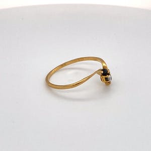 18K Goud - gouden ring met diamant, saffier en smaragd. maat 56(17,75) 1,20 gr kopen? Bied vanaf 90!