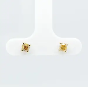 New brillant earrings in 14 Karat (585) yellowgold with natural fancy color kopen? Bied vanaf 650!